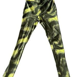 Gymshark POWER REGULAR LEGGINGS Moss Olive Print size small - like new  MSRP
$85